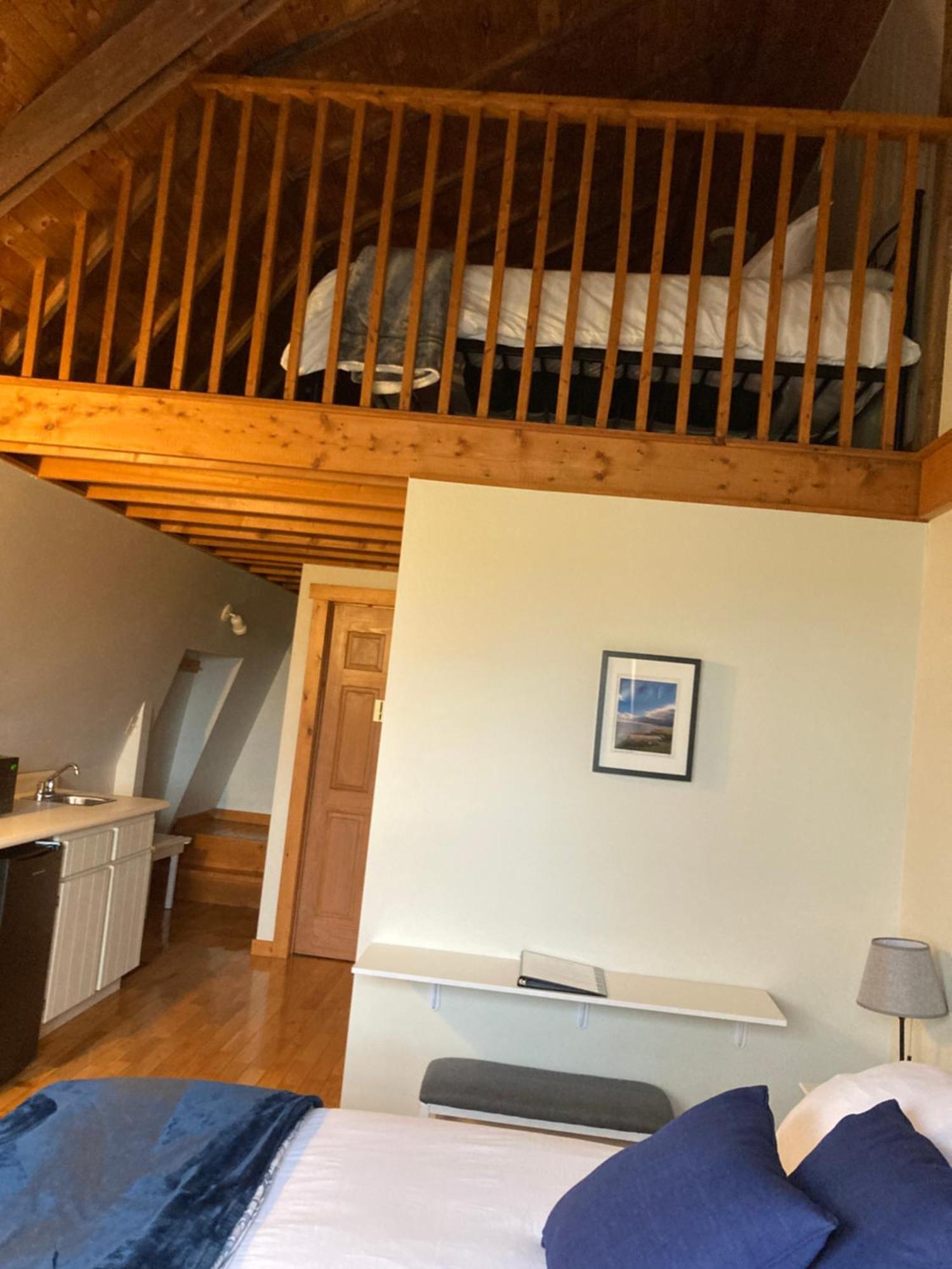 A Country Home Inn The City ชาร์ลอตต์ทาวน์ ภายนอก รูปภาพ
